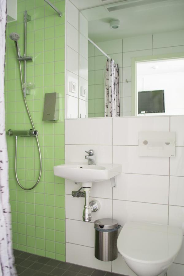 Vierbettzimmer mit eigenem Bad